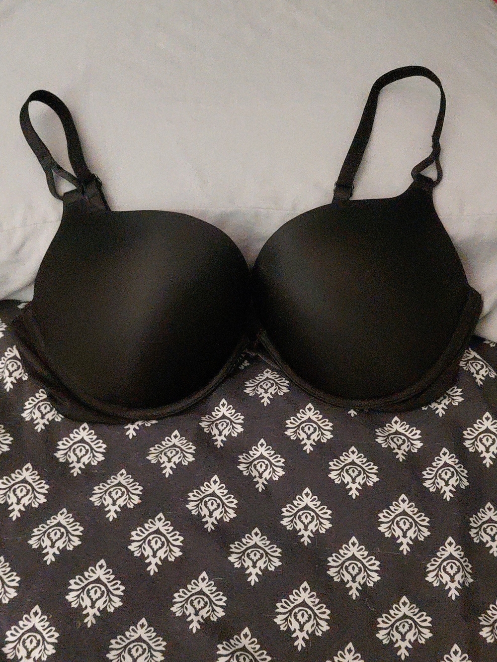 Victoria's Secret Black Miraculous Plunge Size 36C Push-Up Bra
